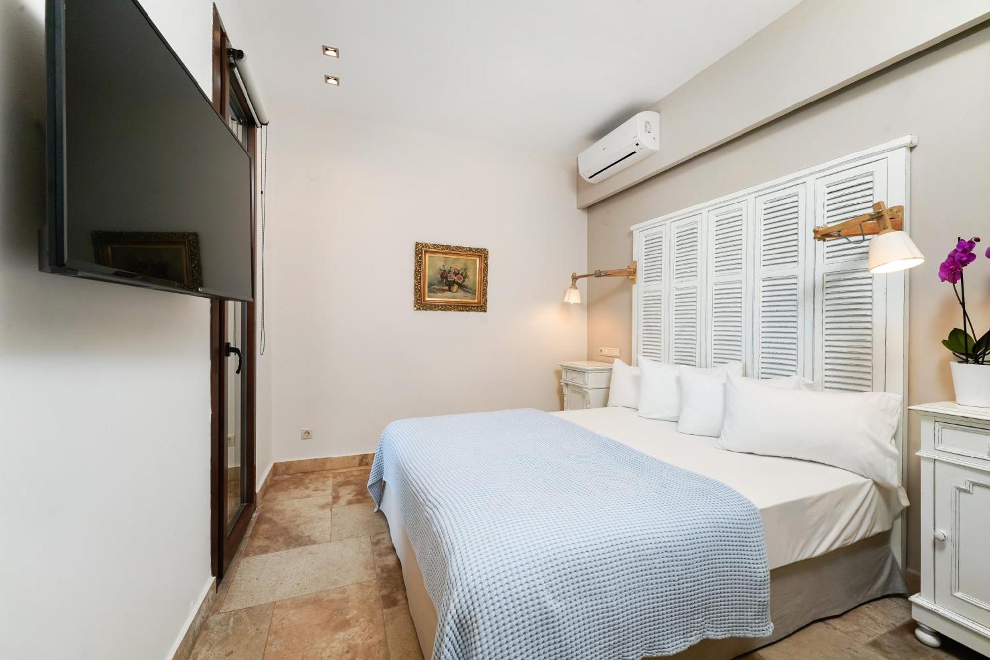 Agorastos Suites Koinira Exterior photo